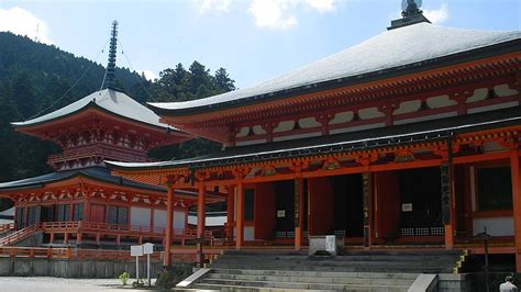 Enryaku-ji Temple Uprising: Enantiomerisk Buddism Konfronterar Militär Hierarki i 9th Century Japan